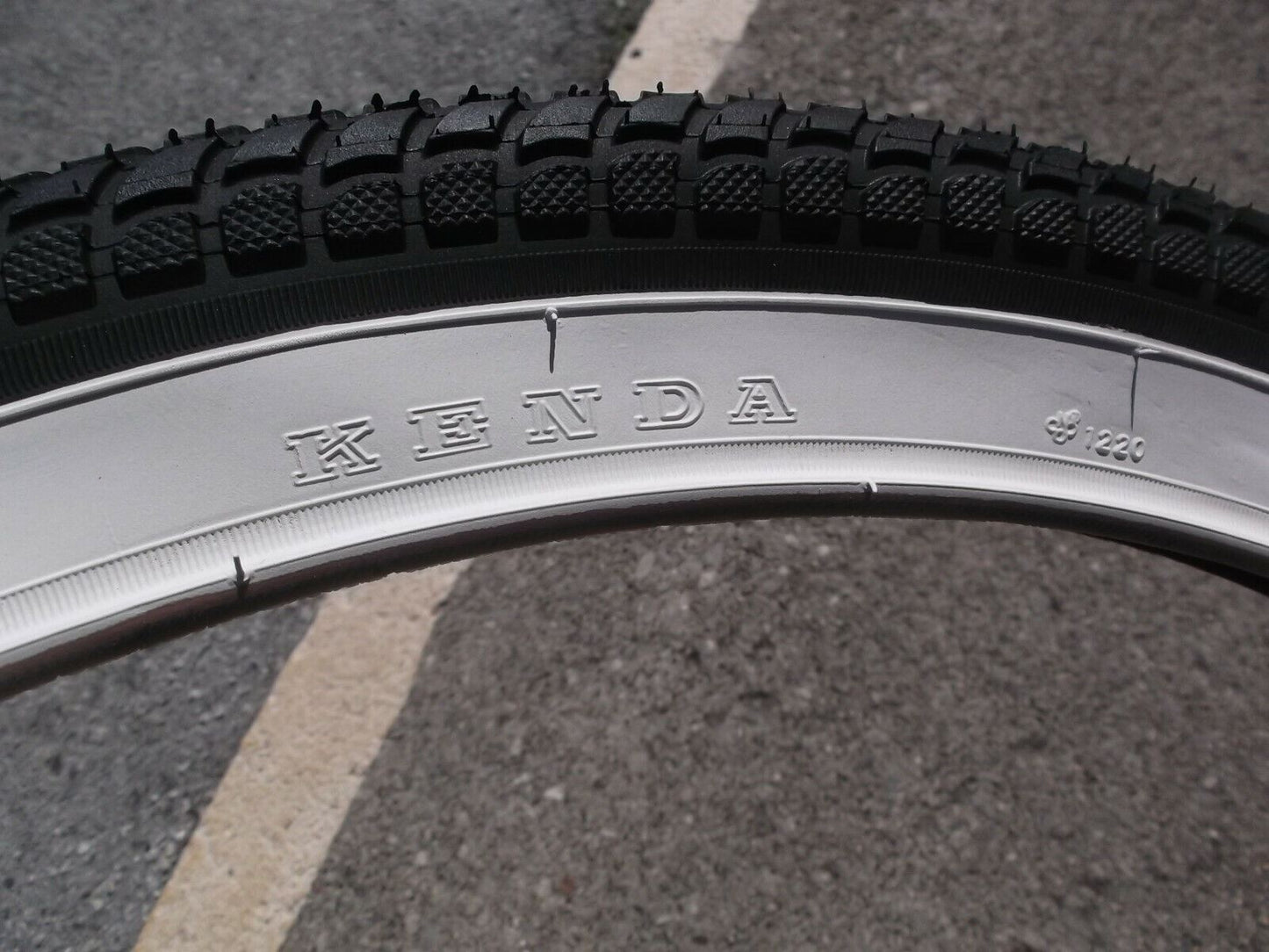 Pair 26 x 2.125 Whitewall baloon tire cruiser tires